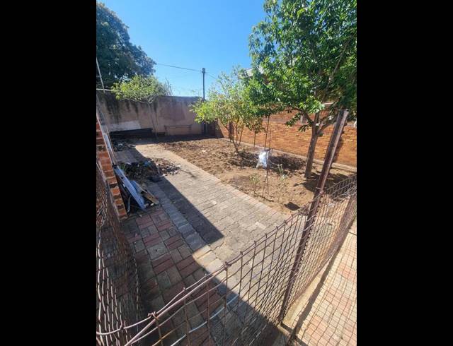 8 BEDROOM HOUSE FOR SALE IN MALVERN